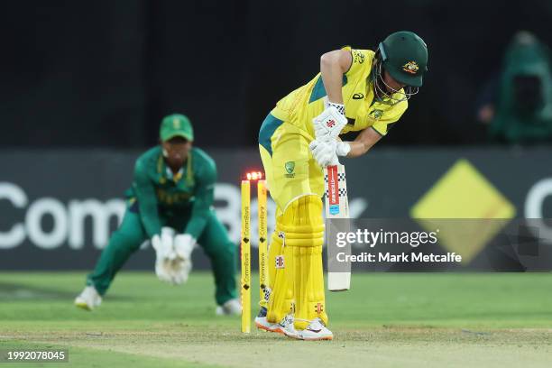 Marizanne Kapp of South Africa bowls Beth Mooney of Australia during game two of the Women's One Day International series between Australia and South...