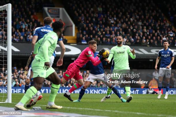 Vaclav Hladky of Ipswich Town gathers the ball infront of Kyle Bartley of West Bromwich Albion during the Sky Bet Championship match between Ipswich...