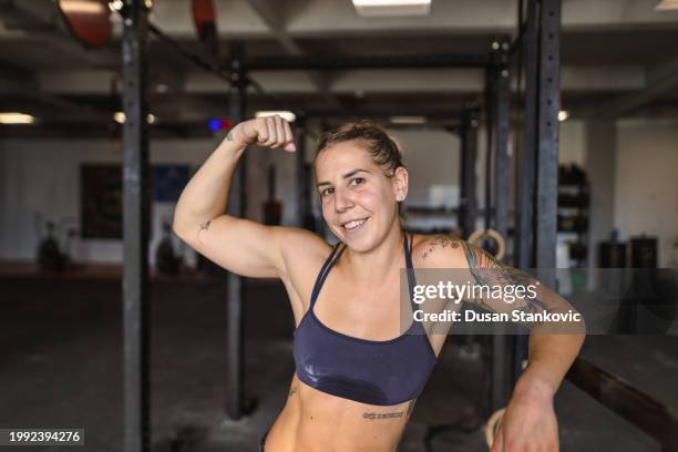 female athlete - happy caucasian woman on elliptical trainer at gym stock pictures, royalty-free photos & images