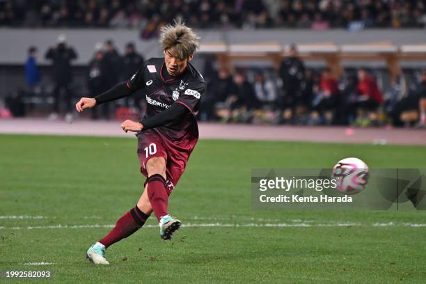 Yuya Osako of Vissel Kobe scoring the team's 1st penalty in the penalty shoot out during the preseason friendly match between Vissel Kobe and Inter...