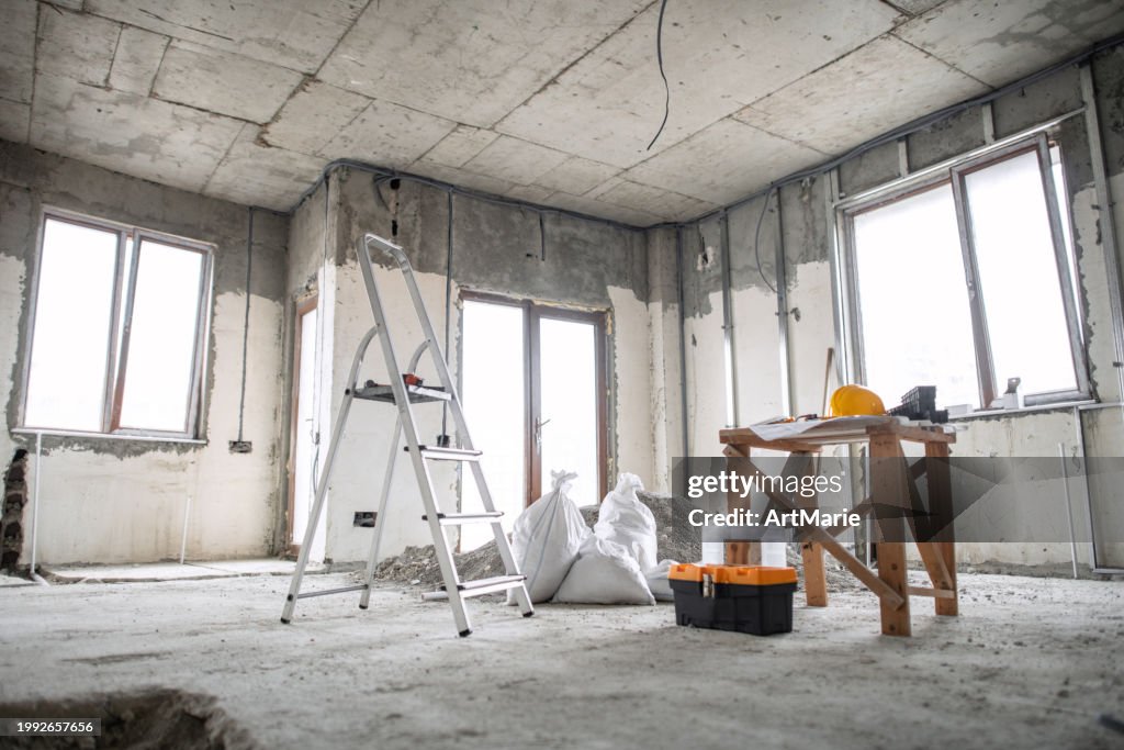 I lavori di miglioramento e riparazione dell'interno della casa o dell'appartamento all'inizio sono iniziati. Cantiere.