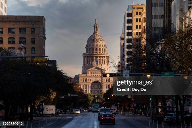 texas state capitol at austin in the early morning, sunrise. - austin texas landmarks stock pictures, royalty-free photos & images