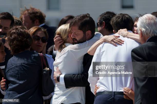 President of Chile Gabriel Boric hugs Cecilia Morel, widow of former President Sebastián Piñera, during the arrival of the former President's coffin...