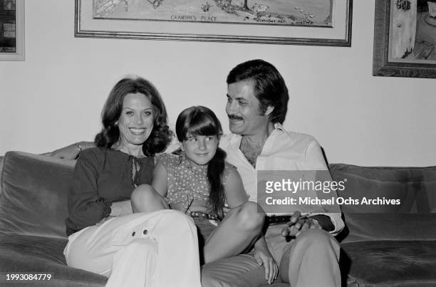 American actress Nancy Dow with her daughter, American actress Jennifer Aniston, and husband, Greek-born American actor John Aniston, sitting on a...