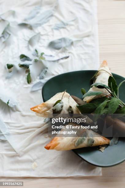 samosas and filo dough - tasty stock pictures, royalty-free photos & images