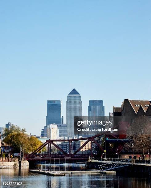 city and the east - east london bildbanksfoton och bilder