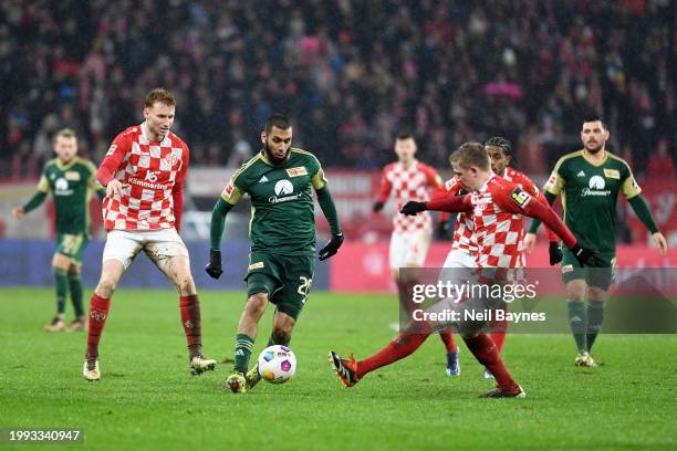 Aissa Laidouni of 1.FC Union Berlin on the ball whilst under pressure from Jonathan Burkardt of 1.FSV Mainz 05 during the Bundesliga match between 1....