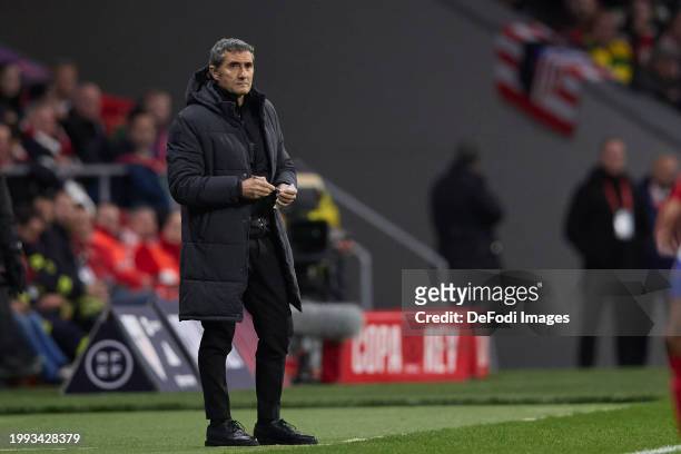 Coach Ernesto Valverde of Athletic Club looks on during the Copa del Rey Semi-Final match between Atletico Madrid and Athletic Club at Civitas...