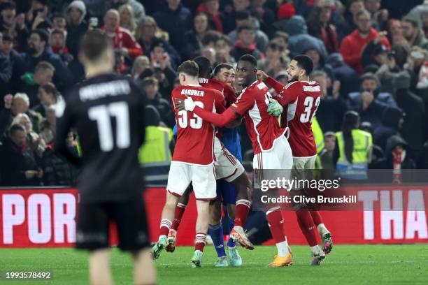 Taiwo Awoniyi of Nottingham Forest celebrates with teammates after scoring the fifth and winning penalty in the penalty shoot out during the Emirates...