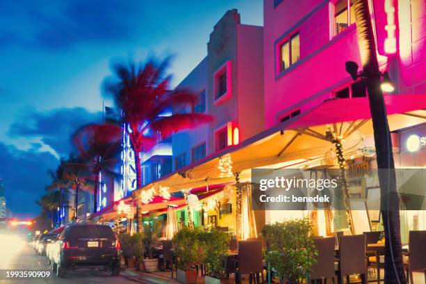 soirée restaurants à south beach en floride - south beach photos et images de collection