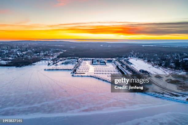 midland bay in winter, ontario, canada - blue mountain ontario stock pictures, royalty-free photos & images