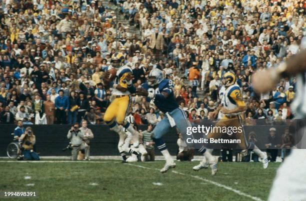 The Los Angeles Rams' Pat Thomas intercepts a Robert Staubach pass meant for the Dallas Cowboys' Billy Joe DuPree during an NFC Championship game in...