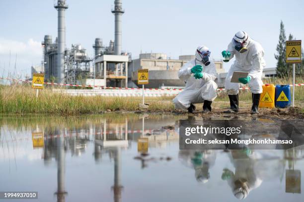 team of scientists examined the water with an instrument. - contaminación de aguas fotografías e imágenes de stock