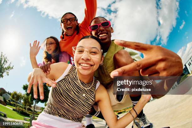wide angle shot of gen z group of friends hanging out together. - weitwinkelaufnahme stock-fotos und bilder