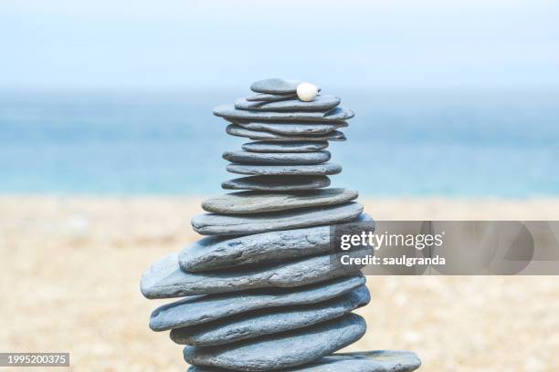 balances slate stone pebbles on the beach - montón stock pictures, royalty-free photos & images