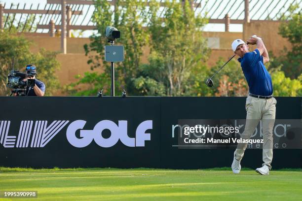 Charles Howell III of Smash GC plays his shot from the eighteenth tee during day three of the LIV Golf Invitational - Mayakoba at El Camaleon at...