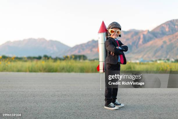 young boy businessman ready to fly - jetpack stockfoto's en -beelden