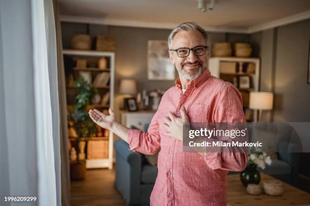 welcome dear guests! - welcome home stockfoto's en -beelden