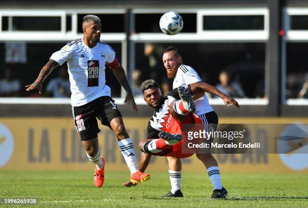 Miguel Borja of River Plate competes for the ball with Nicolas Dematei and Milton Celiz of Deportivo Riestra during a Copa de la Liga 2024 group A...