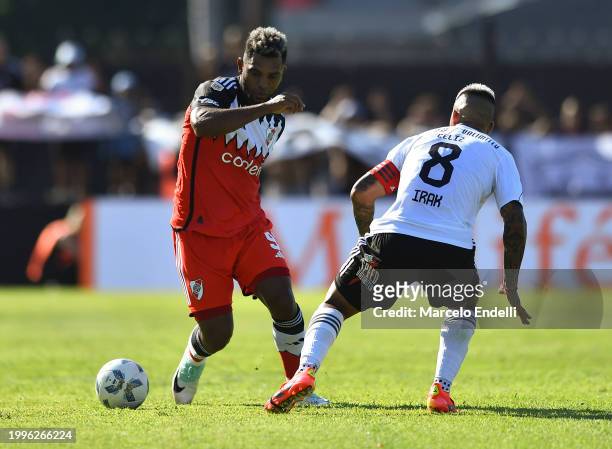Miguel Borja of River Plate competes for the ball with Milton Celiz of Deportivo Riestra during a Copa de la Liga 2024 group A match between...