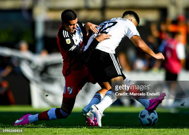Ramiro Funes Mori of River Plate competes for the ball with Nicolas Benegas of Deportivo Riestra during a Copa de la Liga 2024 group A match between...
