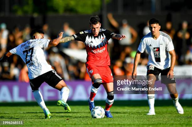 Nicolas Fonseca of River Plate drives the ball during a Copa de la Liga 2024 group A match between Deportivo Riestra and River Plate at Estadio...