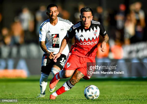 Esequiel Barco of River Plate drives the ball during a Copa de la Liga 2024 group A match between Deportivo Riestra and River Plate at Estadio...