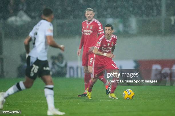 Angel Di Maria of Benfica in action during Liga Portugal Betclic match between Vitoria and Benfica at Estádio D. Afonso Henriques on February 11,...