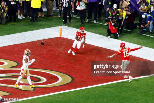 Kansas City Chiefs wide receiver Mecole Hardman celebrates with Kansas City Chiefs quarterback Patrick Mahomes after catching the game winning pass...