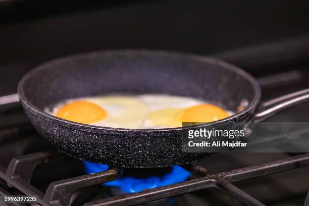fried egg for breakfast - protein pancakes stock pictures, royalty-free photos & images