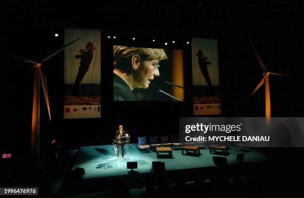 Michèle Pappalardo, présidente de l'Agence de l'environnement et de la maîtrise de l'Energie , prononce un discours, le 09 décembre 2004 au Zénith de...