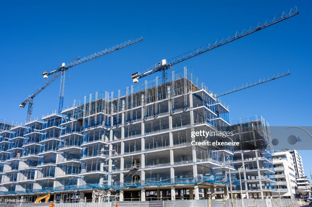 Obra con grúas para edificios residenciales