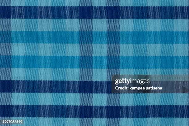 close-up plaid cotton textile fabric texture background. - carbon fiber texture stockfoto's en -beelden