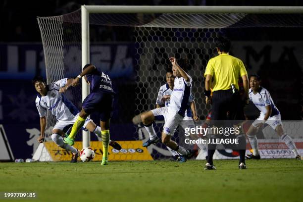 Anderson Lopes of Sanfrecce Hiroshima scores the team's second goal during the J.League J1 match between Sanfrecce Hiroshima and Gamba Osaka at Edion...