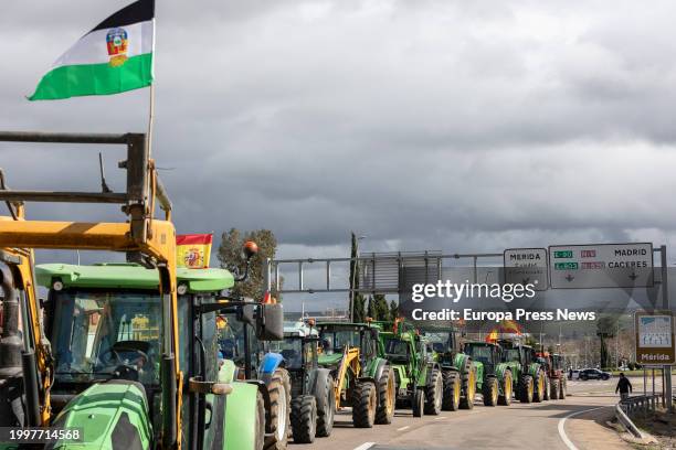 Tractors are concentrated in front of the traffic circle of Agriculture of Merida that connects the A-5 with the national 630, in the fourth day of...