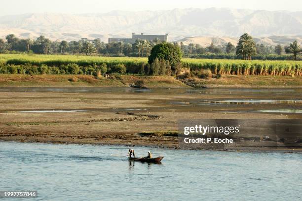 egypt, fishermen in boat on the nile - transport nautique stock pictures, royalty-free photos & images