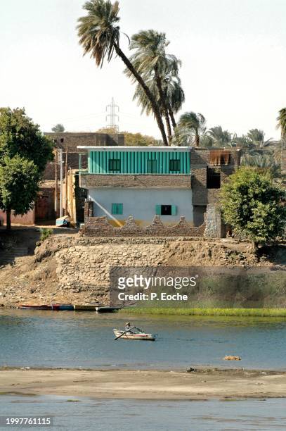 egypt, village and boat, rural life on the banks of the nile - transport nautique stock pictures, royalty-free photos & images