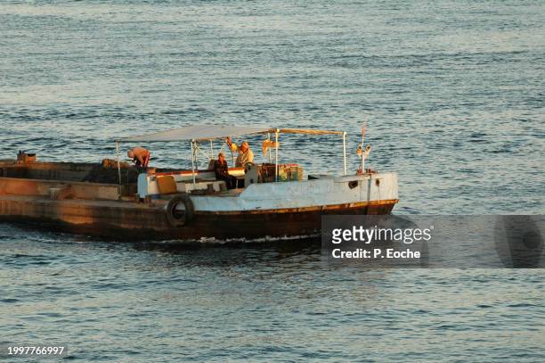 egypt, transport boat on the nile - transport nautique fotografías e imágenes de stock