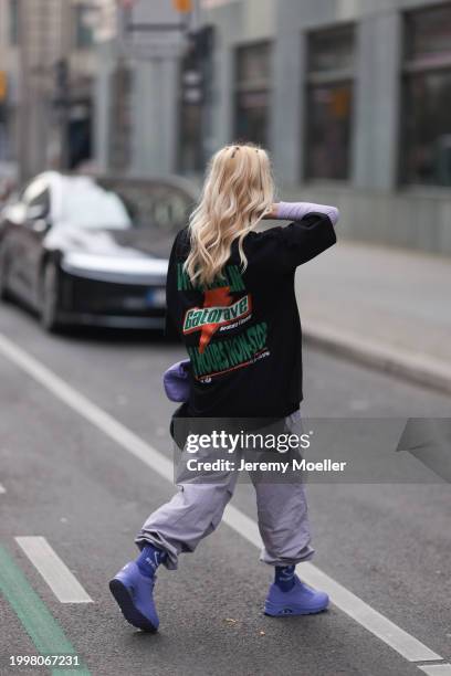 Palina Kozyrava seen wearing Vertere black logo pattern cap, Vertere black logo print pattern cotton t-shirt, pastel purple nylon cargo pants,...