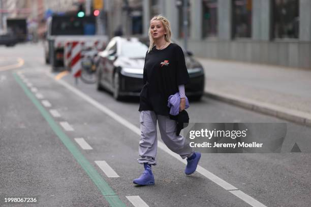 Palina Kozyrava seen wearing Vertere black logo pattern cap, Vertere black logo print pattern cotton t-shirt, pastel purple nylon cargo pants,...