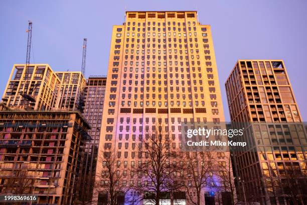 Shell Complex London 6,718 The Shell Building Stock Photos, High-Res Pictures, and Images ...