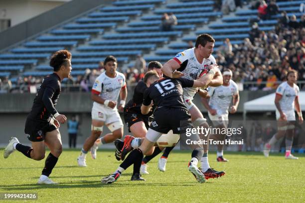 Simon Parker of Chiefs is tackled by Liam Williams of Kubota Spears during the preseason match between Kubota Spears Funabashi-Tokyo Bay and Chiefs...