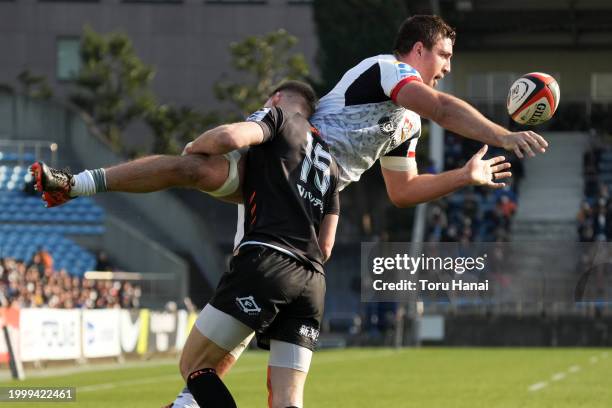 Simon Parker of Chiefs is tackled by Liam Williams of Kubota Spears during the preseason match between Kubota Spears Funabashi-Tokyo Bay and Chiefs...