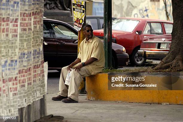 Actor Denzel Washington films a scene of the film "Man On Fire" May 14, 2003 in Mexico City, Mexico.