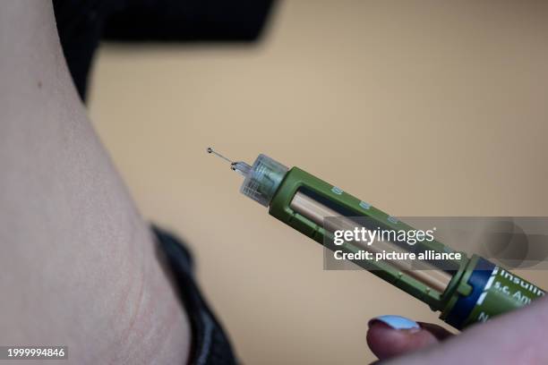 February 2024, Berlin: A drop of insulin hangs from the needle tip of an insulin pen. Photo: Hannes P. Albert/dpa