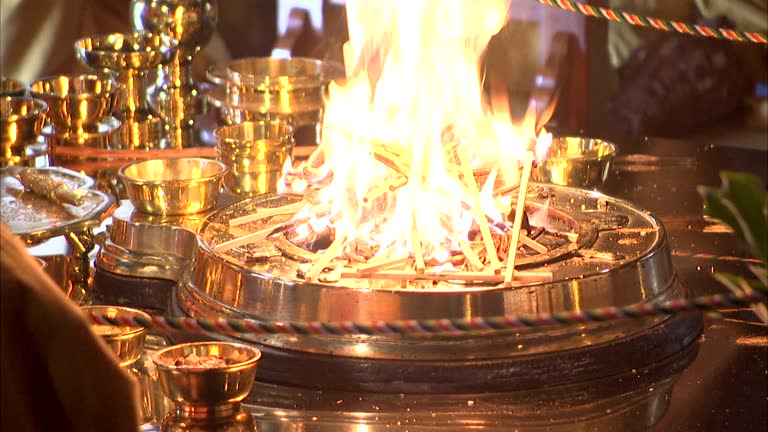Fire Buring Ritual 508 Altar Of Fire Stock Videos, Footage, & 4K Video Clips - Getty Images