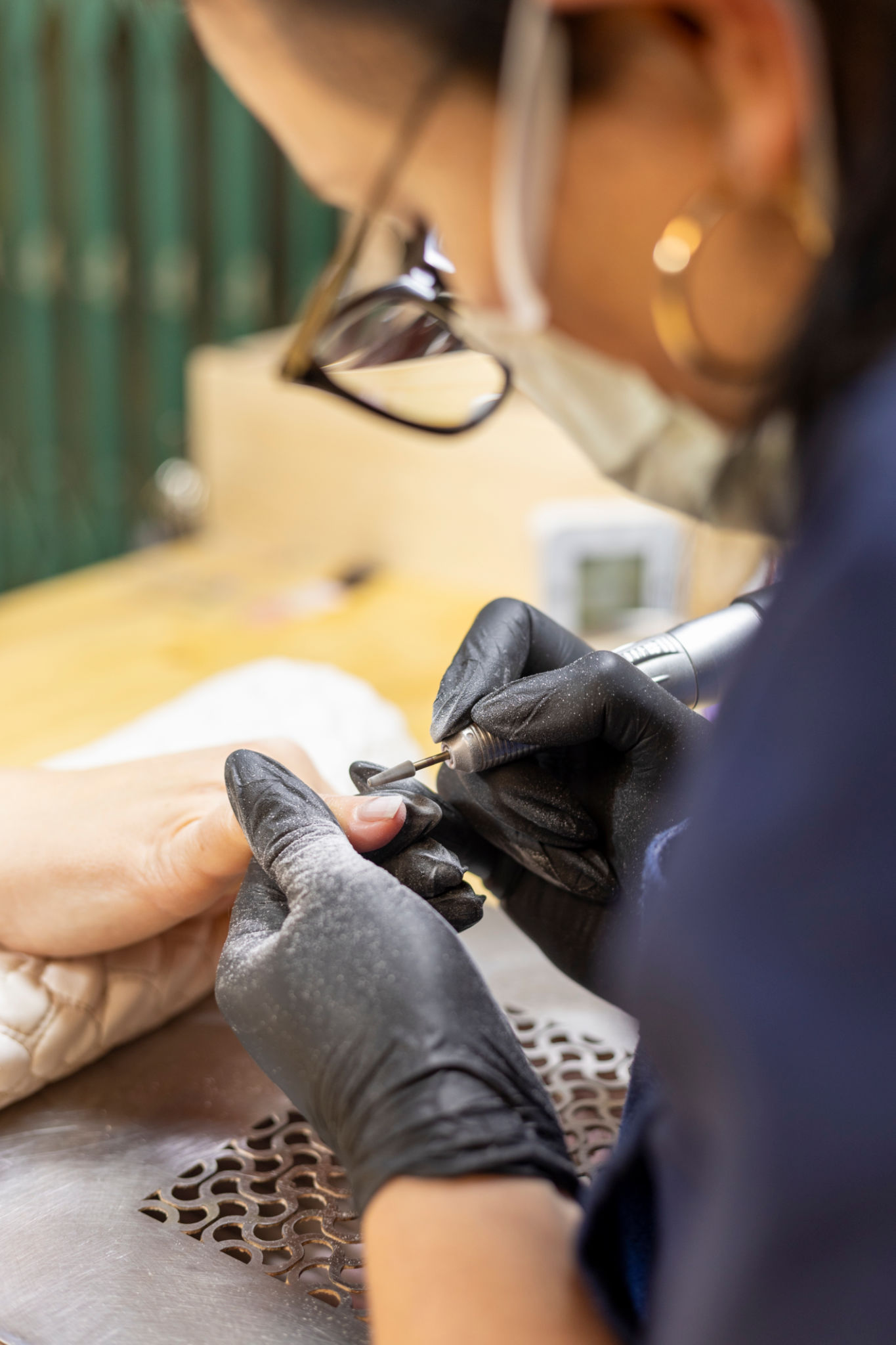 The process of milling nails The process of milling nails