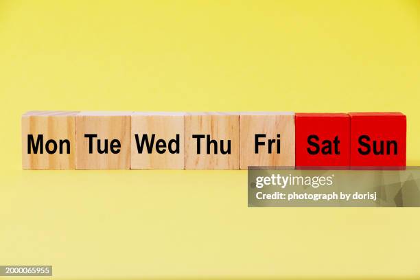 wooden block calendar - venerdì foto e immagini stock