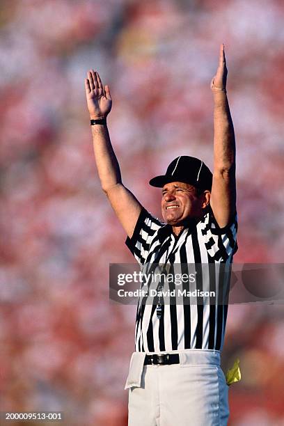 football referee signalling score, crowd in background - football schiedsrichter stock-fotos und bilder