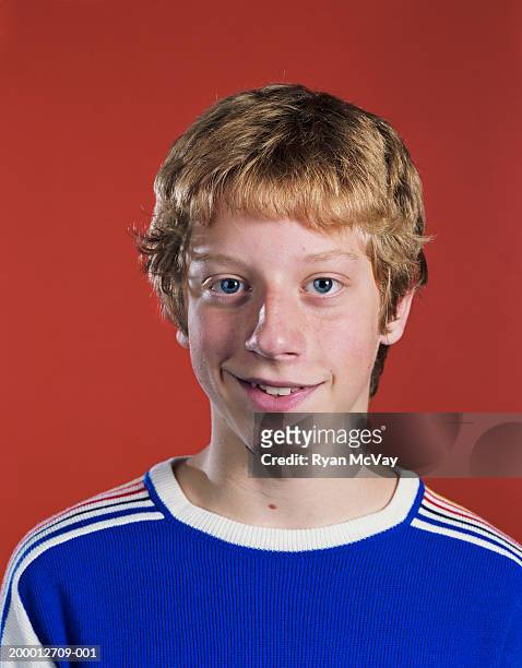 teenage boy (12-14) smiling, high section, portrait - blue eye stockfoto's en -beelden